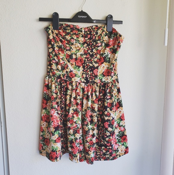 🌹🌼 🌻 🌸 Topshop Floral Playsuit 🌹🌼 🌻 🌸 - Picture 3 of 4